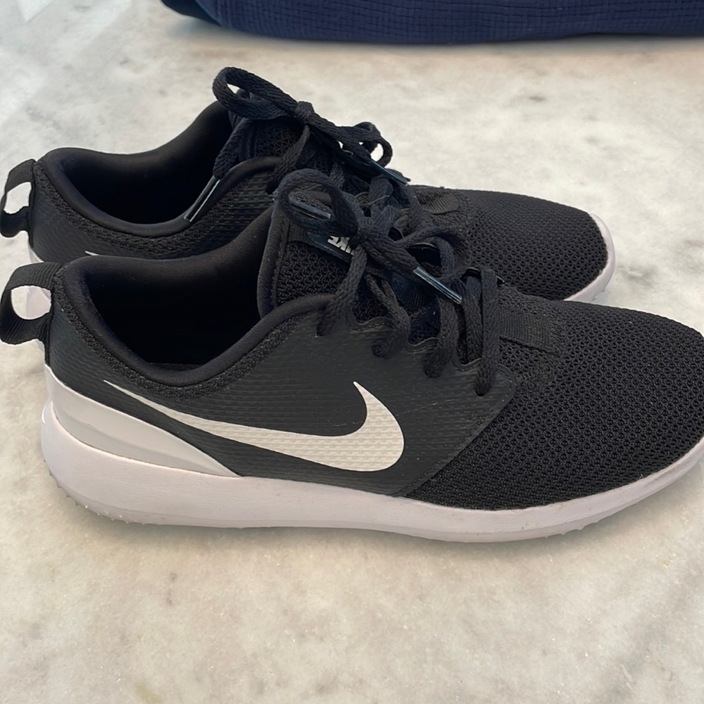 Nike tenis shoe
